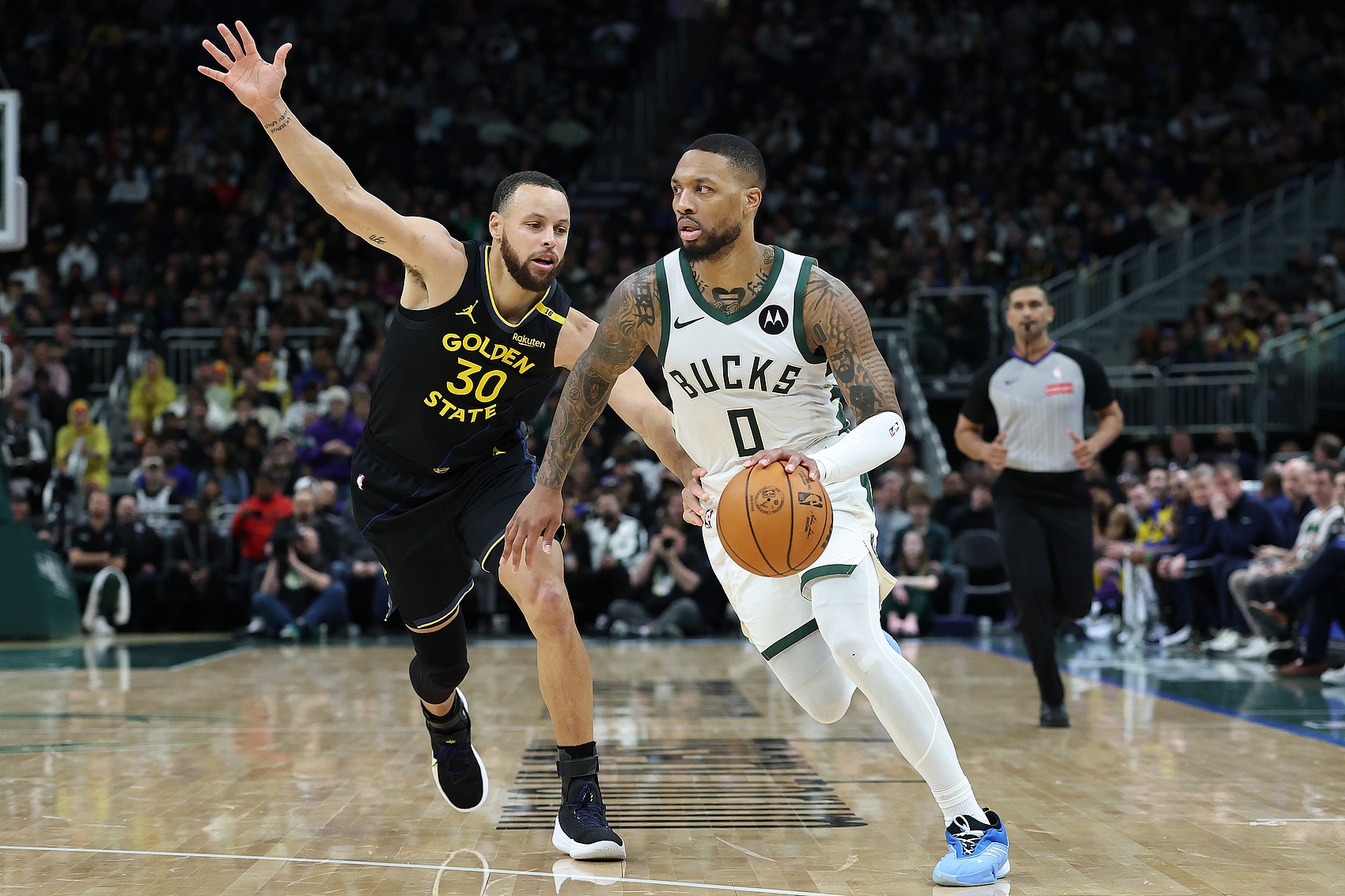 NBA歷史30歲以上砍40+場(chǎng)次榜:?jiǎn)痰?4次第1 庫里40第2 利拉德第3